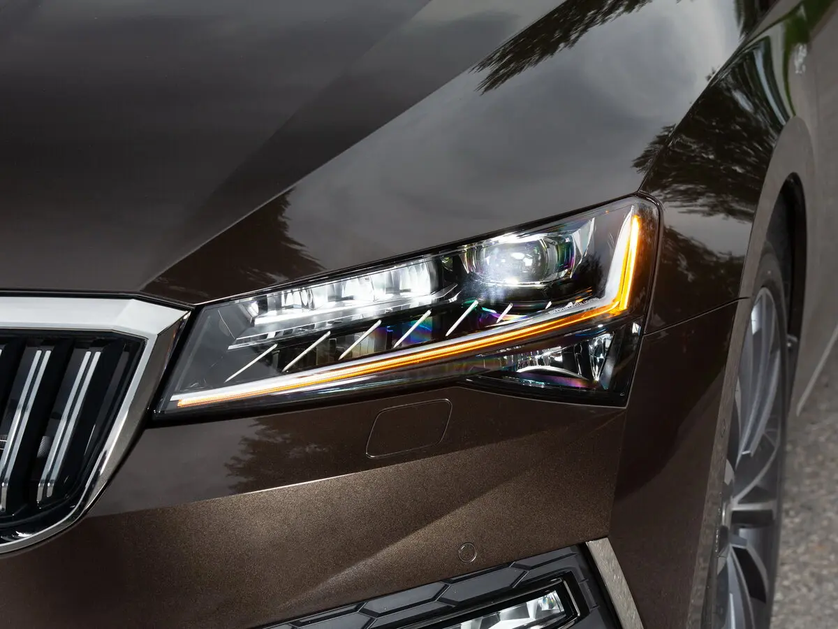 Skoda Superb III Рестайлинг Лифтбек — сүрөт 12