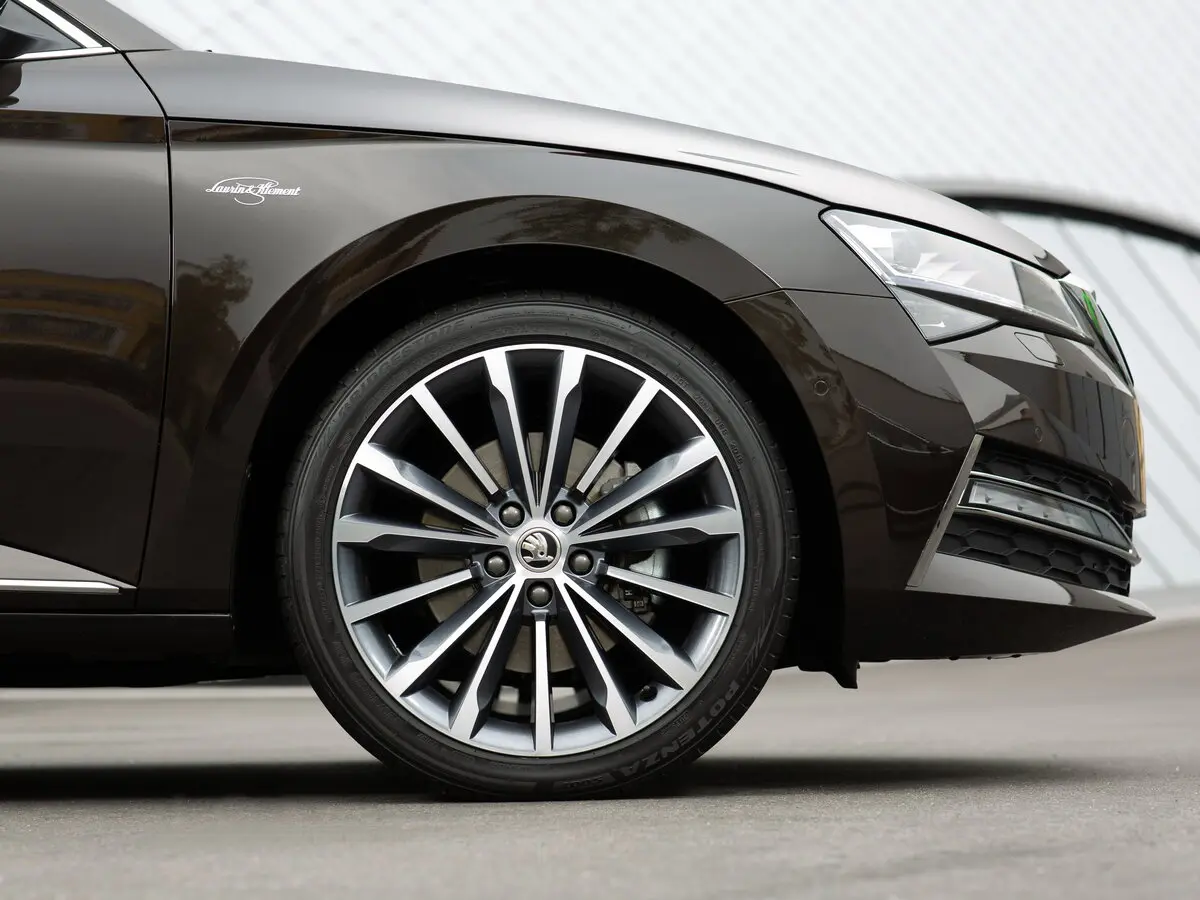 Skoda Superb III Рестайлинг Лифтбек — сүрөт 16