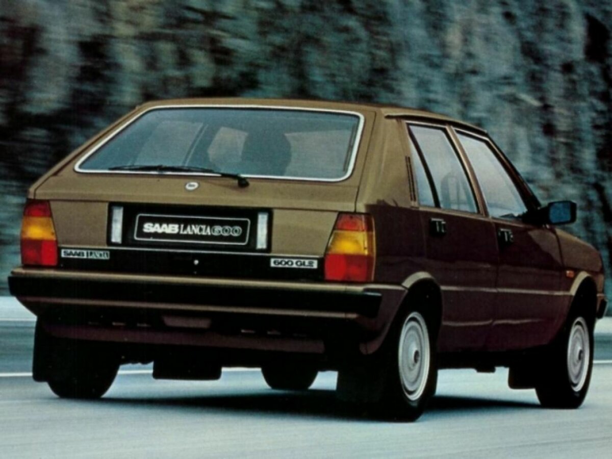Saab 600 I Хэтчбек 5 дв. — фото 2