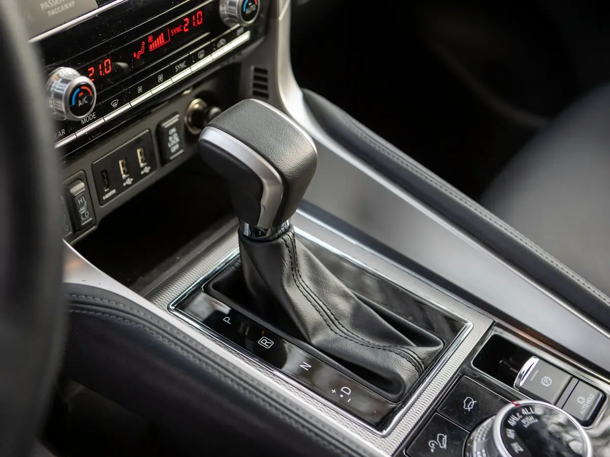 Mitsubishi Pajero Sport III Рестайлинг Внедорожник 5 дв. — фото 27