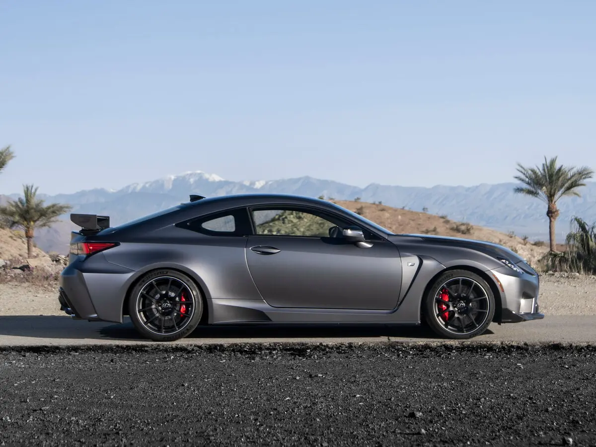 Lexus RC F I Рестайлинг Купе — 照片 2