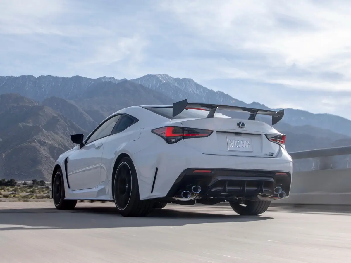 Lexus RC F I Рестайлинг Купе — 照片 4