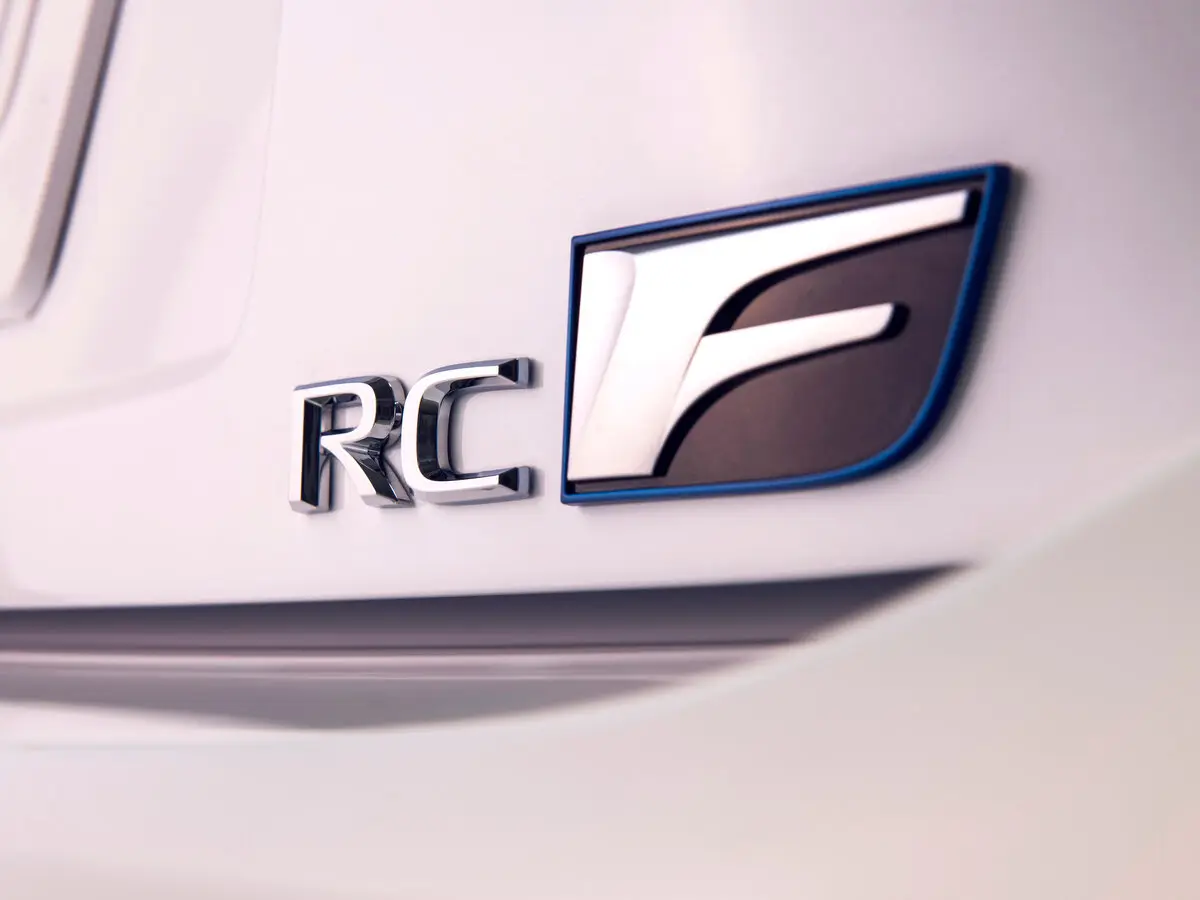 Lexus RC F I Рестайлинг Купе — 照片 13