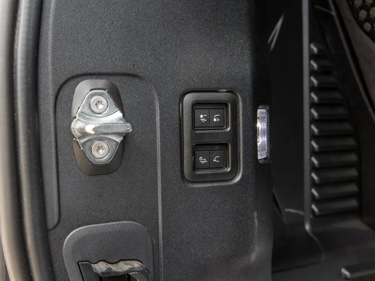 Land Rover Defender II Внедорожник 3 дв. 90 — сүрөт 30