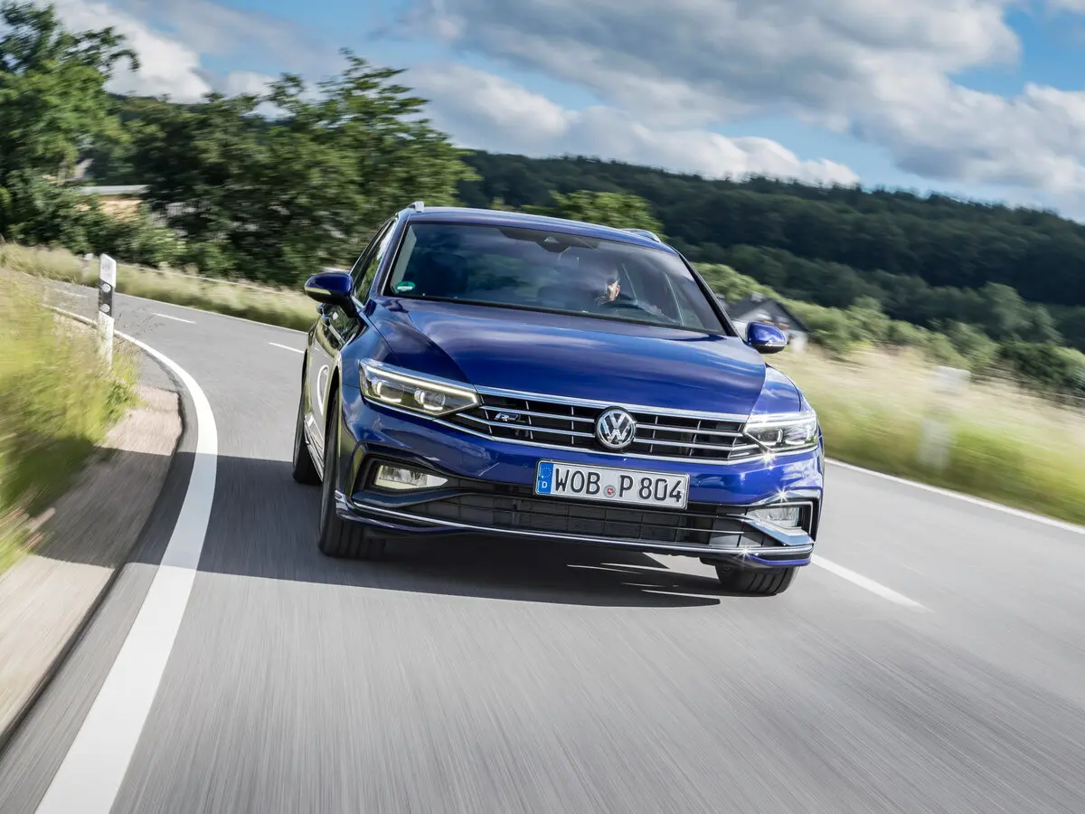 Volkswagen Passat B8 Рестайлинг Универсал 5 дв. — фото 3