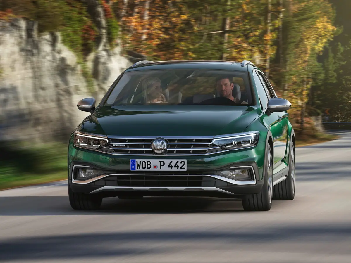 Volkswagen Passat B8 Рестайлинг Универсал 5 дв. Alltrack — фото 3