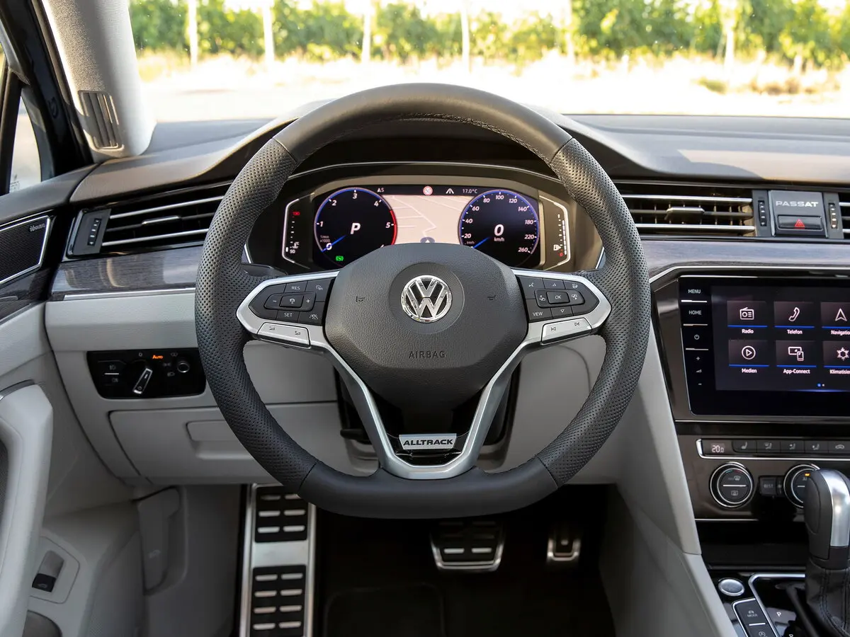 Volkswagen Passat B8 Рестайлинг Универсал 5 дв. Alltrack — фото 9