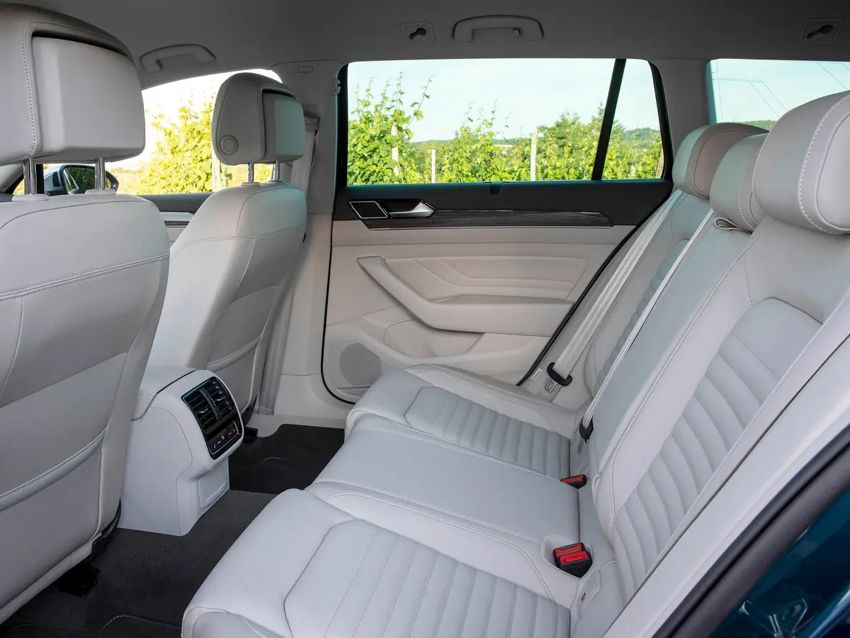 Volkswagen Passat B8 Рестайлинг Универсал 5 дв. Alltrack — фото 10