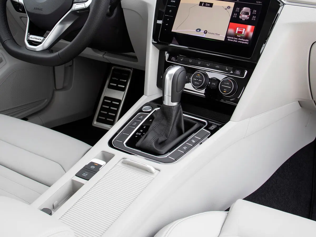 Volkswagen Passat B8 Рестайлинг Универсал 5 дв. Alltrack — фото 11