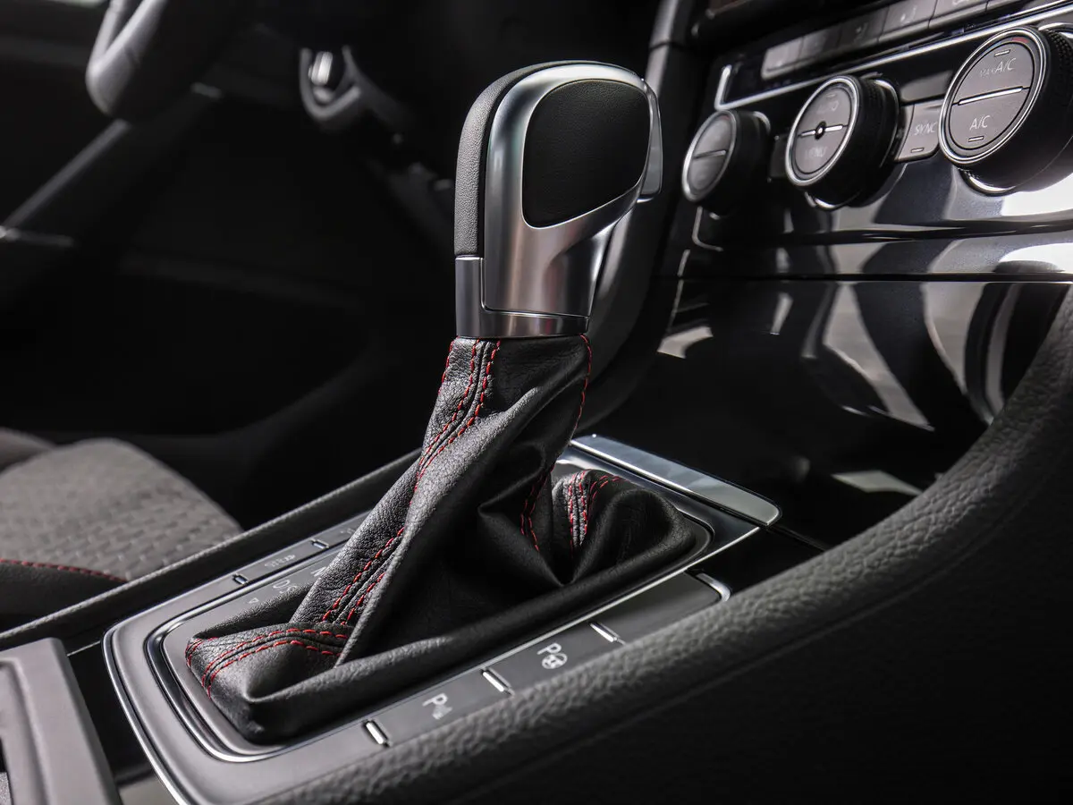 Volkswagen Golf GTI VII Рестайлинг Хэтчбек 5 дв. — сүрөт 10