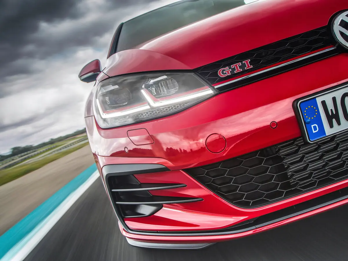 Volkswagen Golf GTI VII Рестайлинг Хэтчбек 5 дв. — сүрөт 12