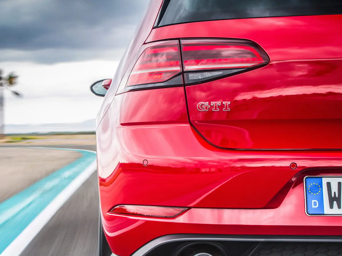 Volkswagen Golf GTI VII Рестайлинг Хэтчбек 5 дв. — сүрөт 13