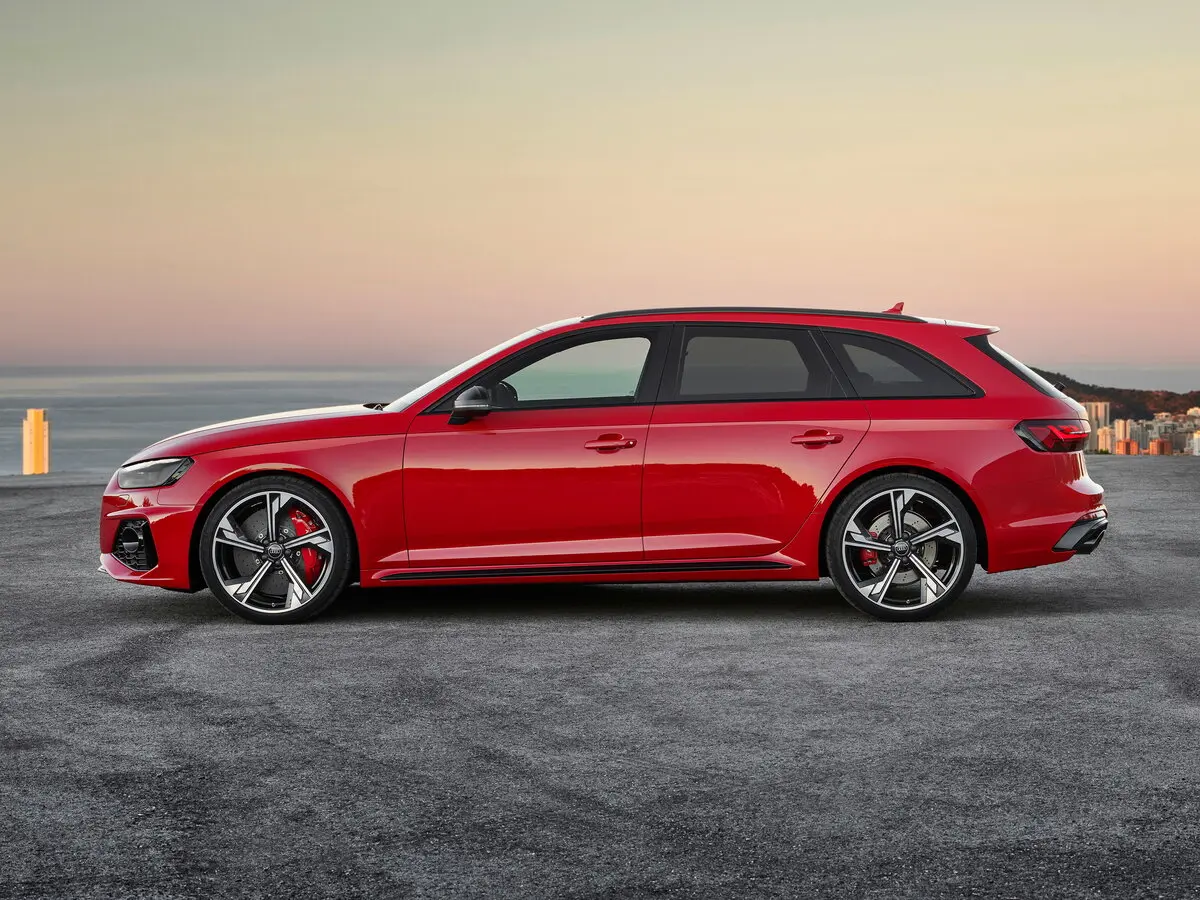 Audi RS 4 IV (B9) Рестайлинг Универсал 5 дв. — 照片 2
