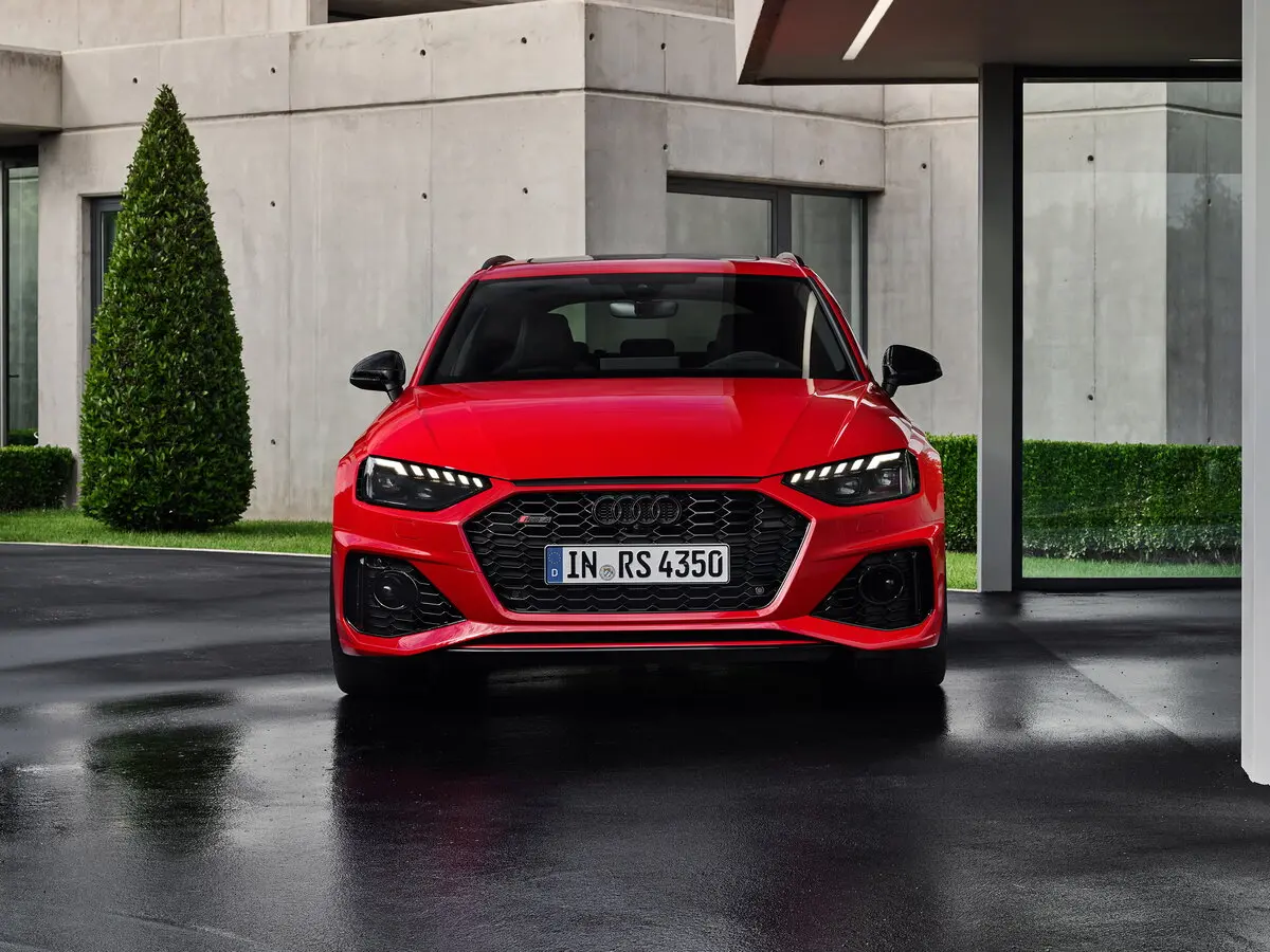 Audi RS 4 IV (B9) Рестайлинг Универсал 5 дв. — 照片 3