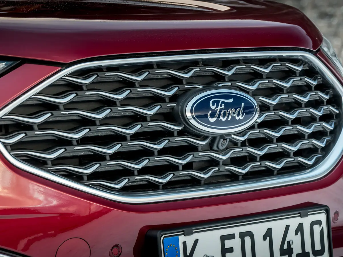 Ford Edge II Рестайлинг Внедорожник 5 дв. — photo 16