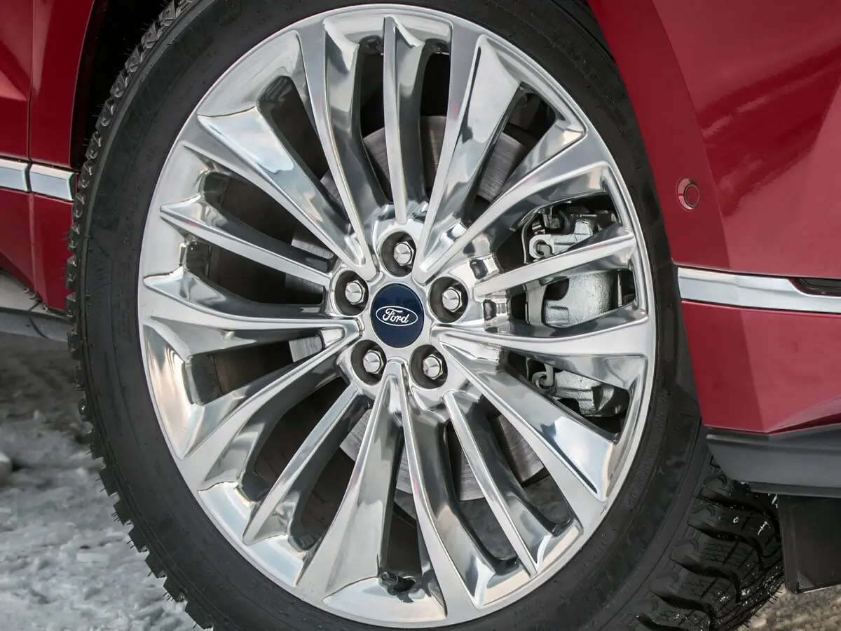 Ford Edge II Рестайлинг Внедорожник 5 дв. — photo 17