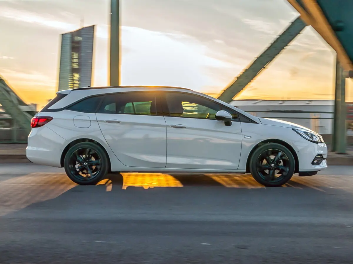 Opel Astra K Рестайлинг Универсал 5 дв. — фото 2