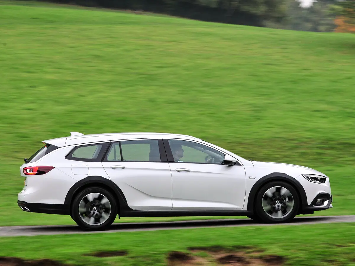 Vauxhall Insignia II Универсал 5 дв. Country Tourer — 照片 2