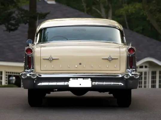 Oldsmobile Eighty-Eight III Седан — 照片 4