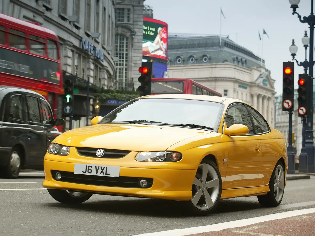 Vauxhall Monaro 2001 – 2007 Купе — photo 3