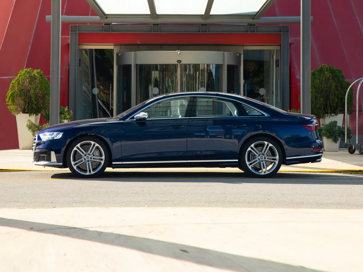 Audi S8 IV (D5) Седан — 照片 2