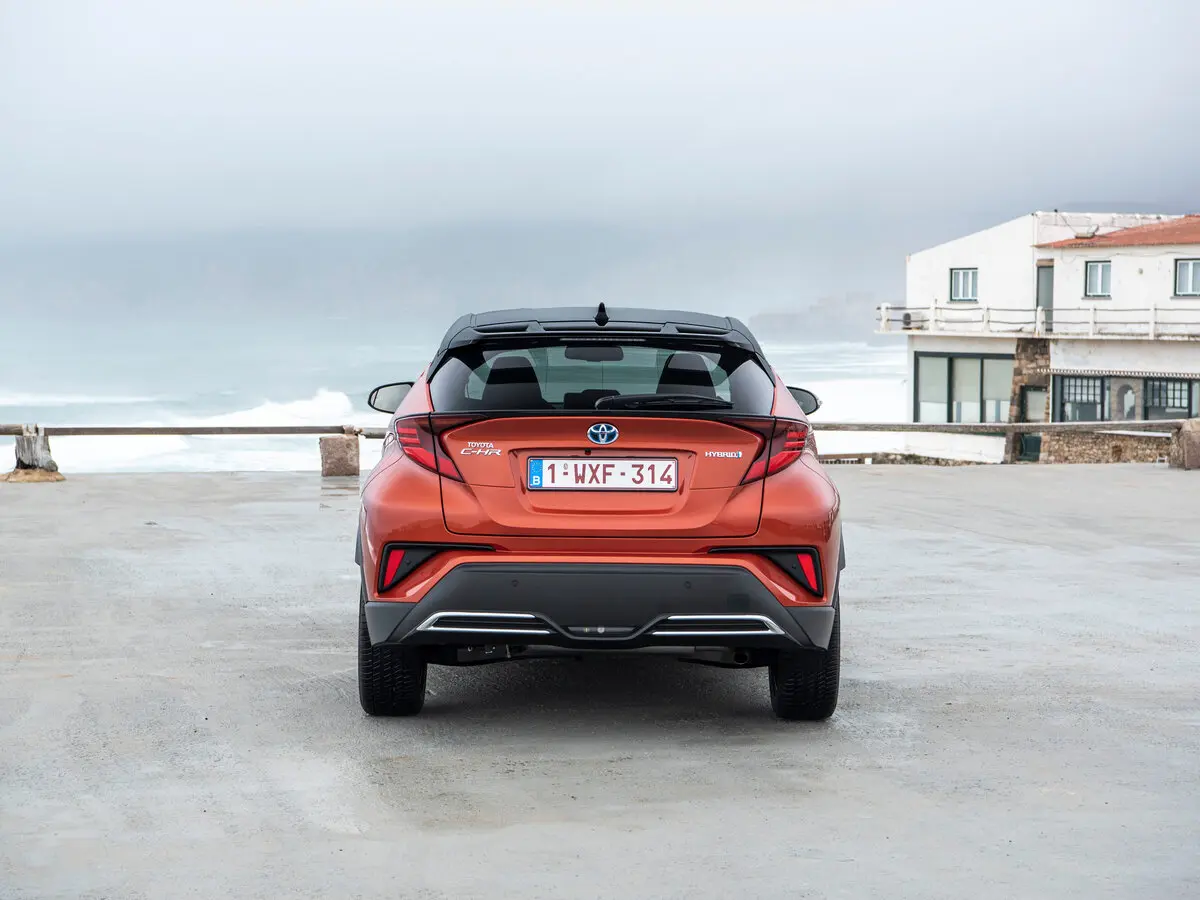 Toyota C-HR I Рестайлинг Внедорожник 5 дв. — сүрөт 4