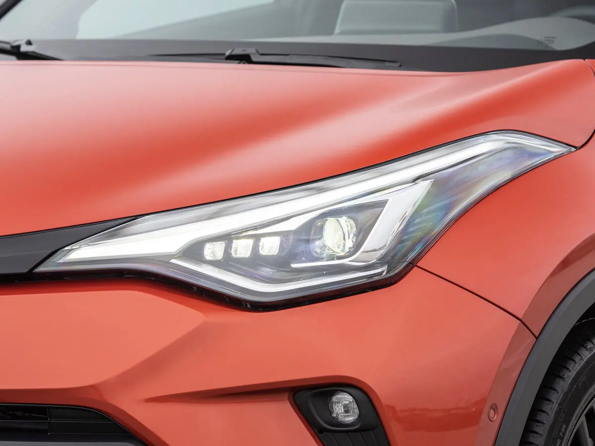 Toyota C-HR I Рестайлинг Внедорожник 5 дв. — сүрөт 12