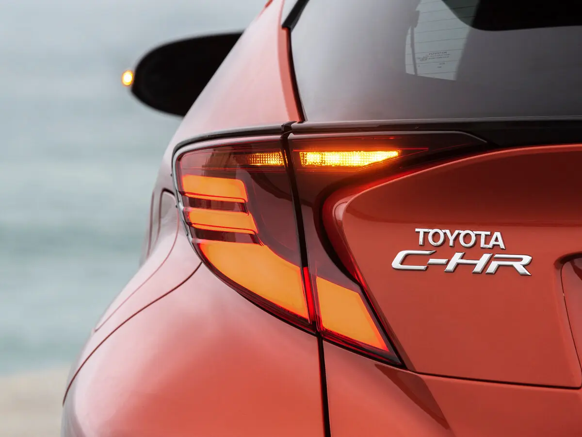 Toyota C-HR I Рестайлинг Внедорожник 5 дв. — сүрөт 13