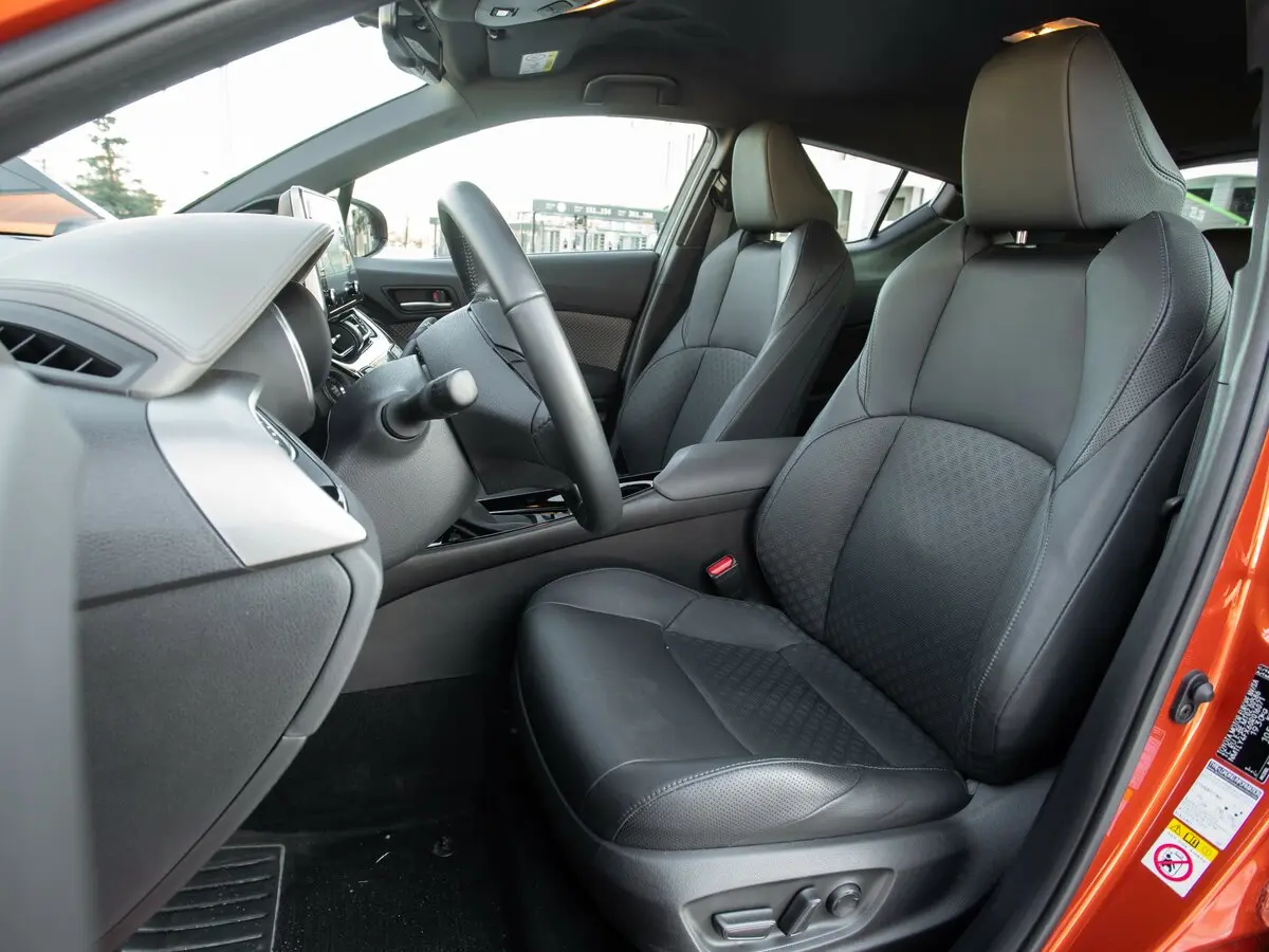 Toyota C-HR I Рестайлинг Внедорожник 5 дв. — сүрөт 24