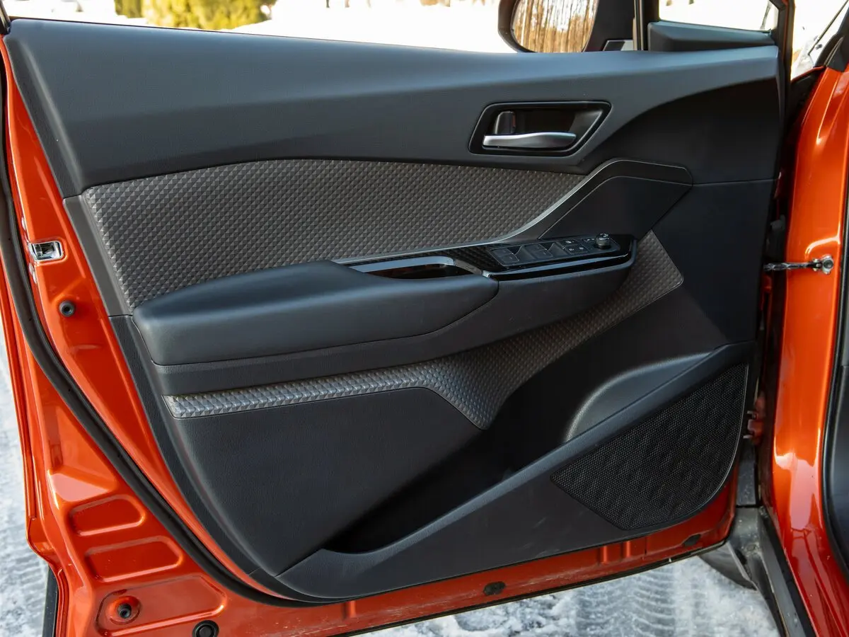 Toyota C-HR I Рестайлинг Внедорожник 5 дв. — сүрөт 28