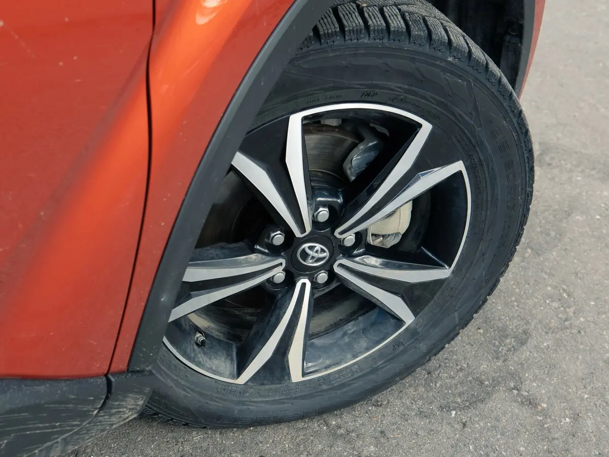 Toyota C-HR I Рестайлинг Внедорожник 5 дв. — сүрөт 35