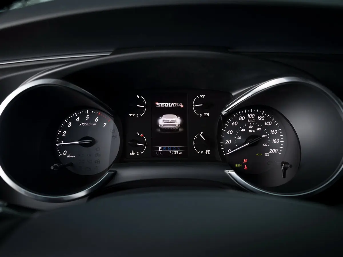 Toyota Sequoia II Рестайлинг Внедорожник 5 дв. — фото 8