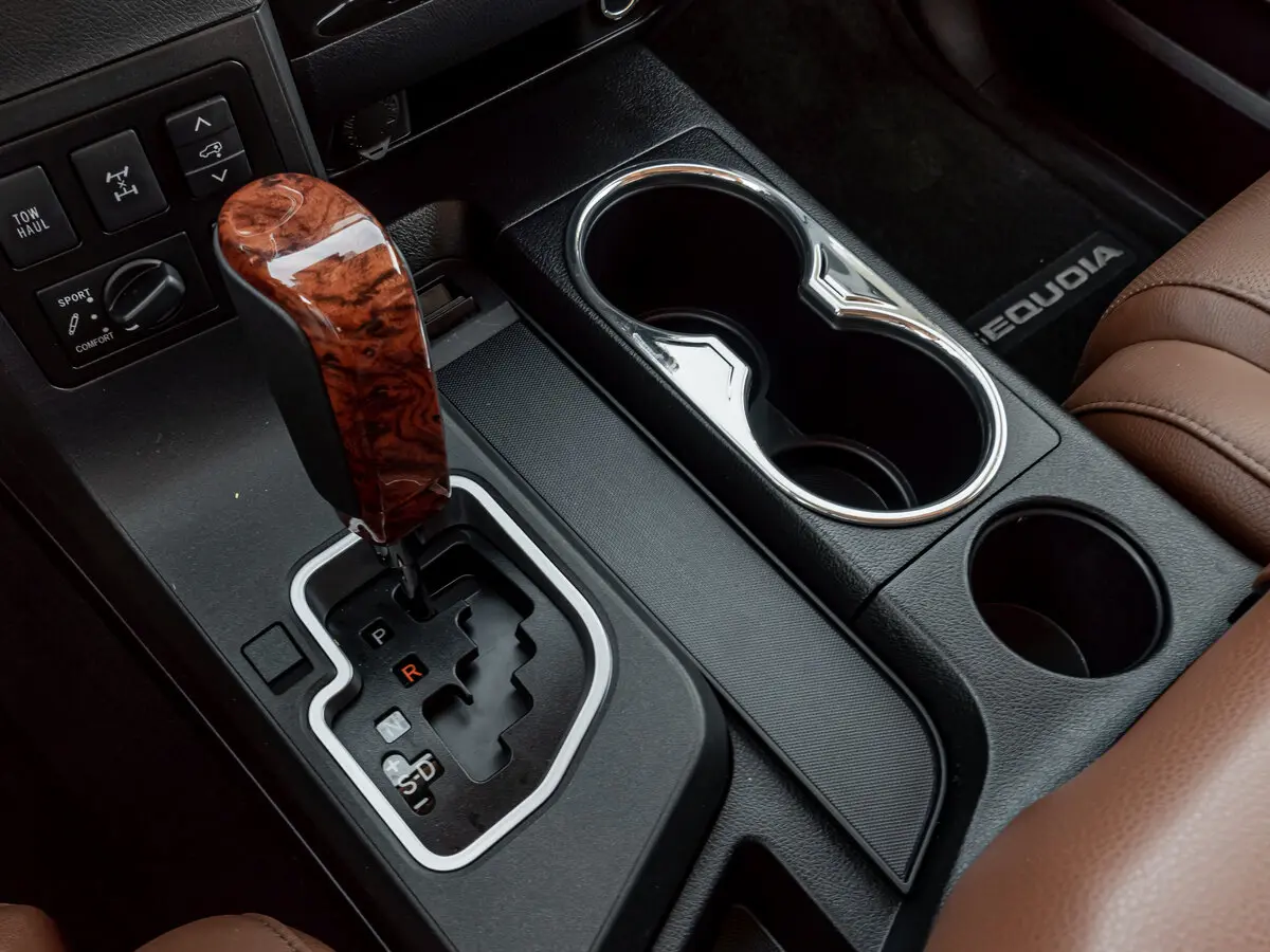 Toyota Sequoia II Рестайлинг Внедорожник 5 дв. — фото 11