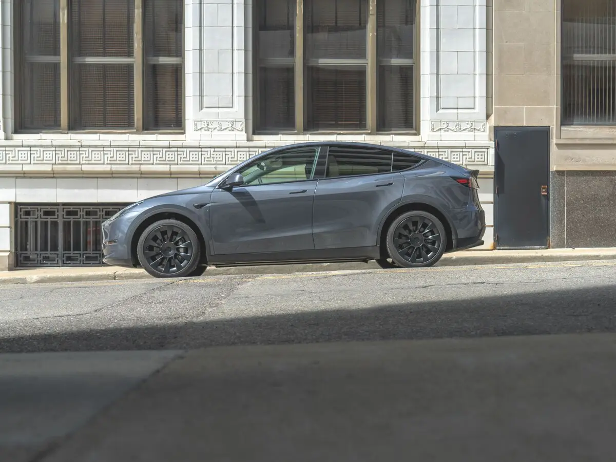 Tesla Model Y I Внедорожник 5 дв. — фото 2
