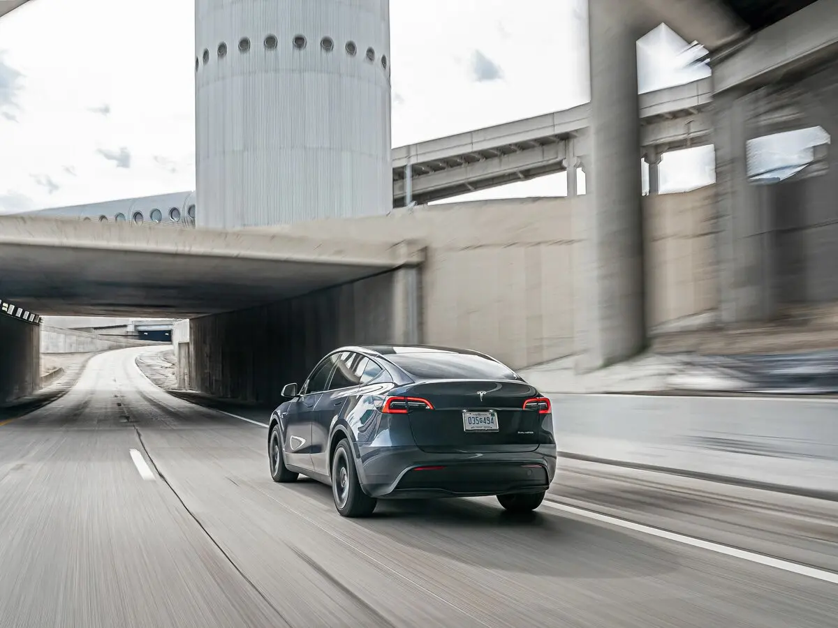 Tesla Model Y I Внедорожник 5 дв. — фото 3