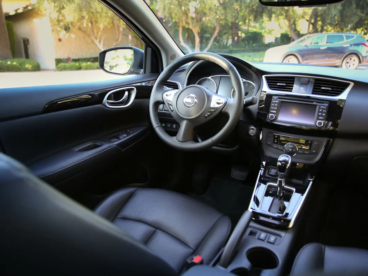 Nissan Sentra VII (B17) Рестайлинг Седан — сүрөт 7