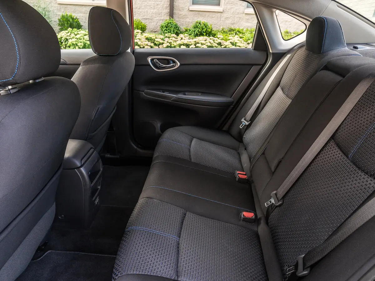 Nissan Sentra VII (B17) Рестайлинг Седан — сүрөт 11