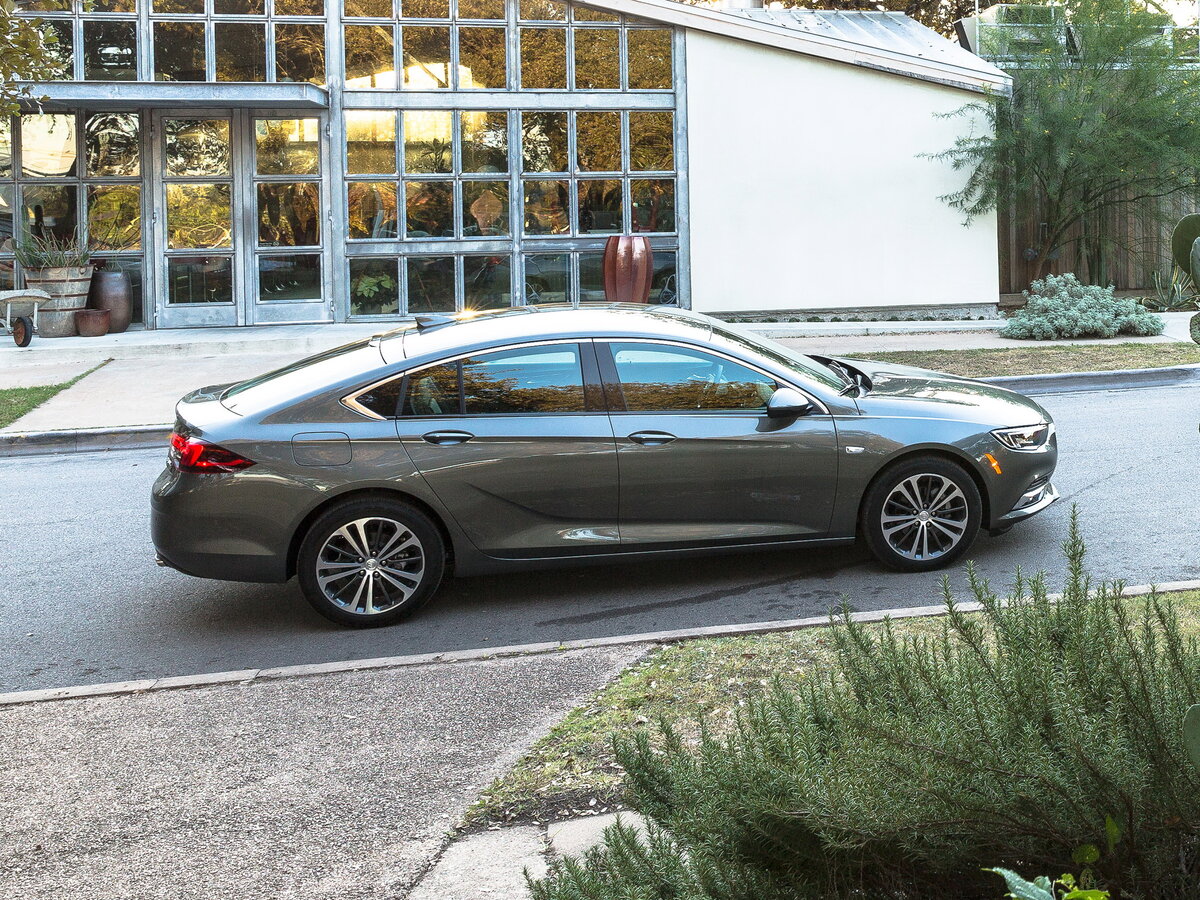 Buick Regal VI Лифтбек — фото 3