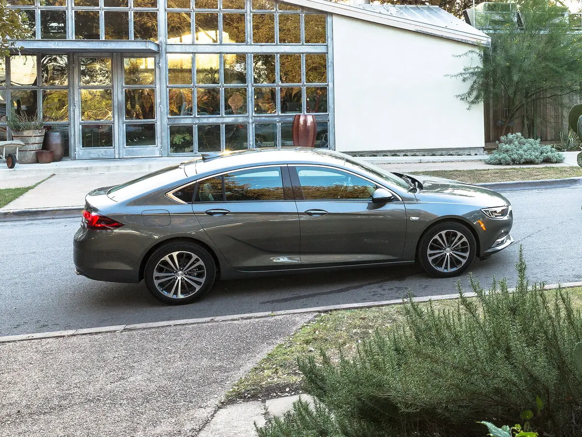 Buick Regal VI Лифтбек — сүрөт 3