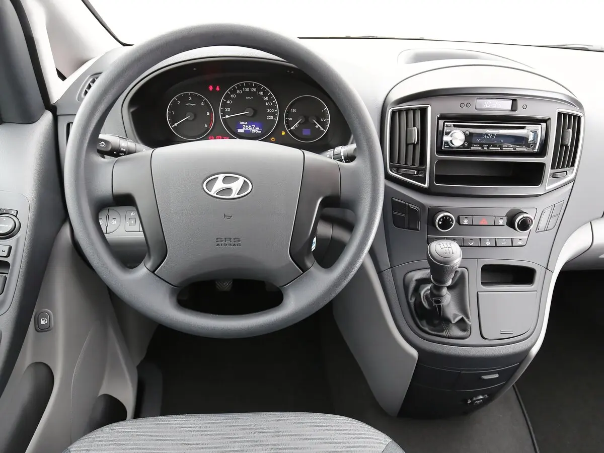 Hyundai H-1 II Рестайлинг Фургон — фото 6