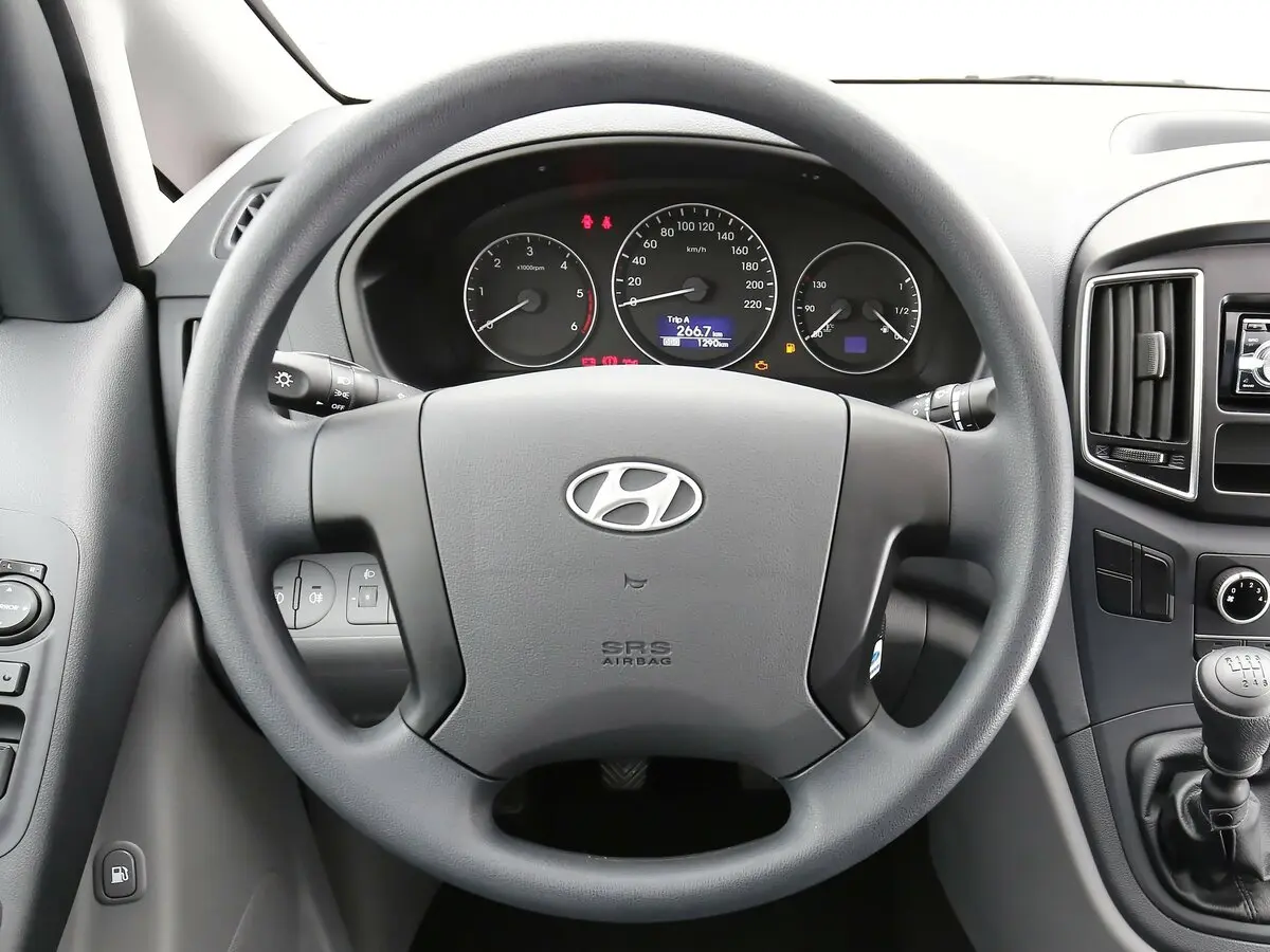Hyundai H-1 II Рестайлинг Фургон — фото 10