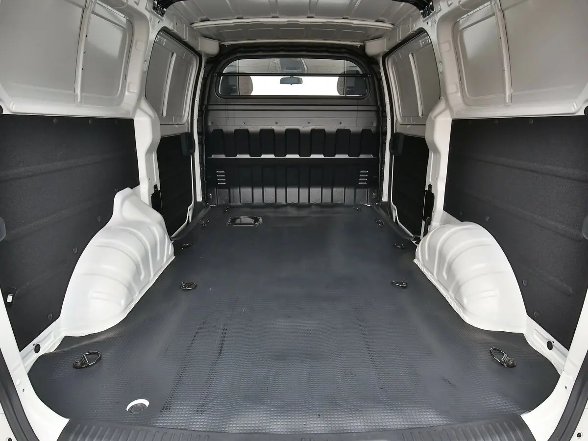Hyundai H-1 II Рестайлинг Фургон — фото 12