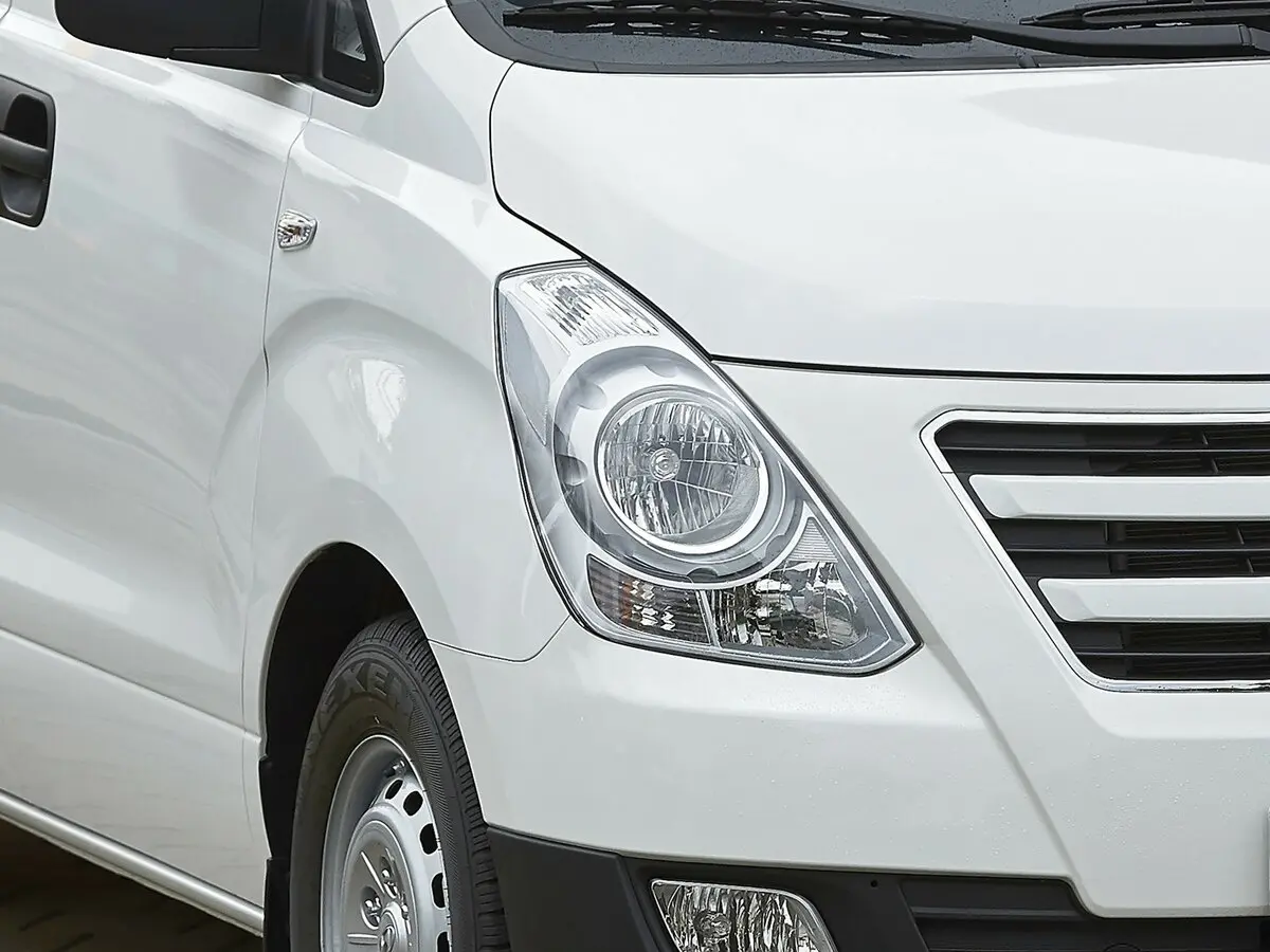 Hyundai H-1 II Рестайлинг Фургон — фото 14