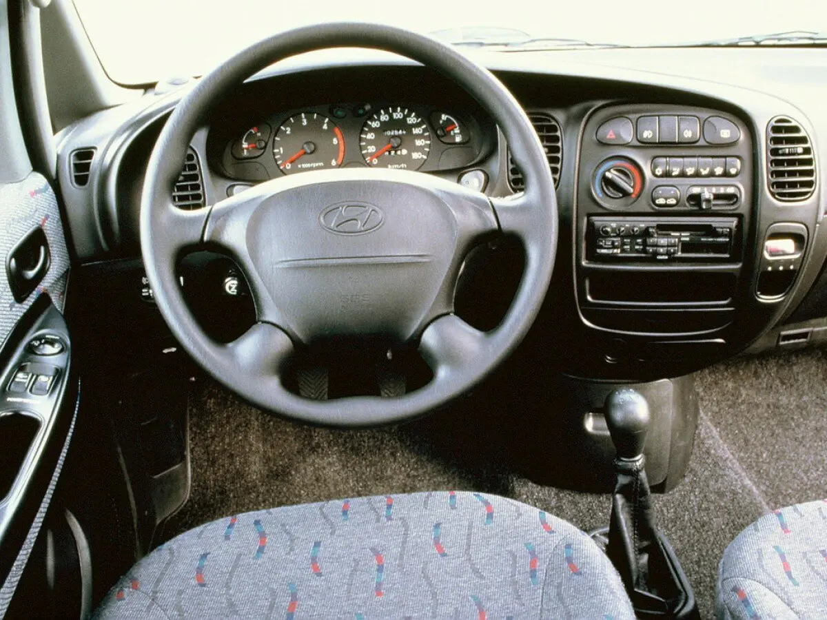 Hyundai H-1 I Рестайлинг Фургон — фото 3