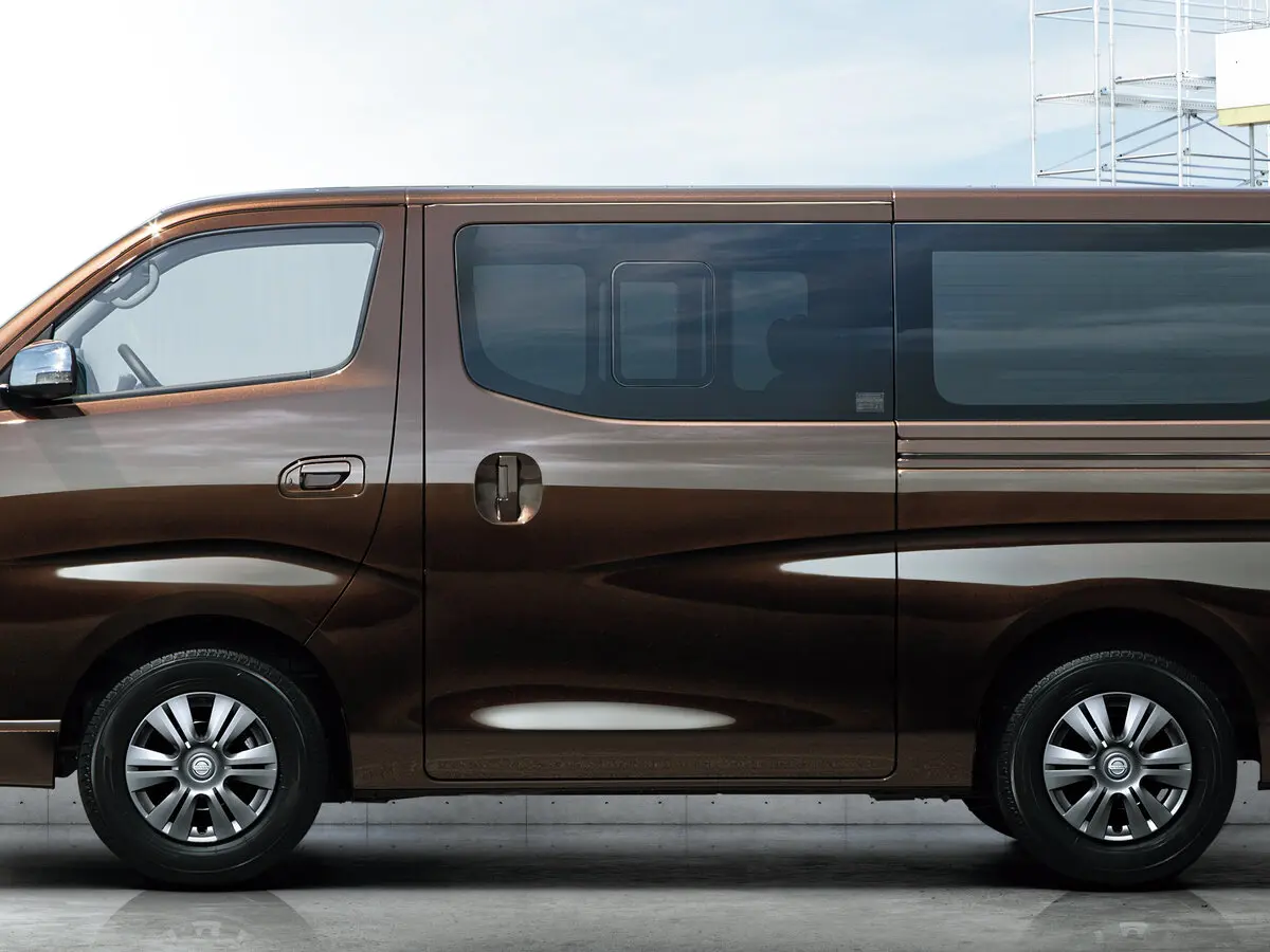 Nissan NV350 Caravan I Рестайлинг Минивэн — 照片 2