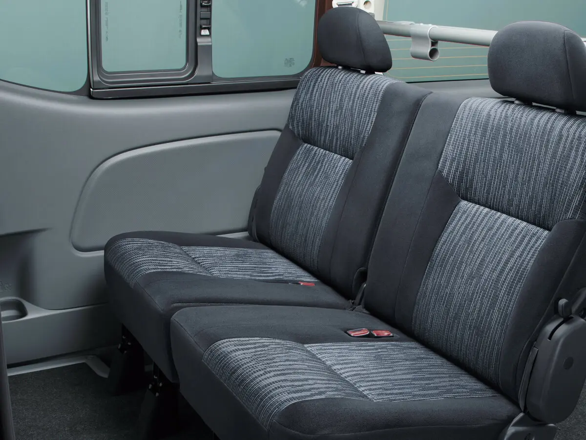 Nissan NV350 Caravan I Рестайлинг Минивэн — 照片 6