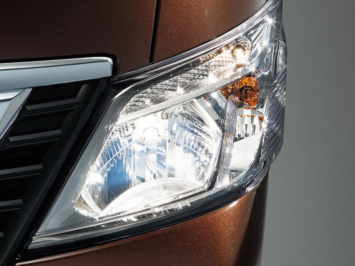Nissan NV350 Caravan I Рестайлинг Минивэн — 照片 8