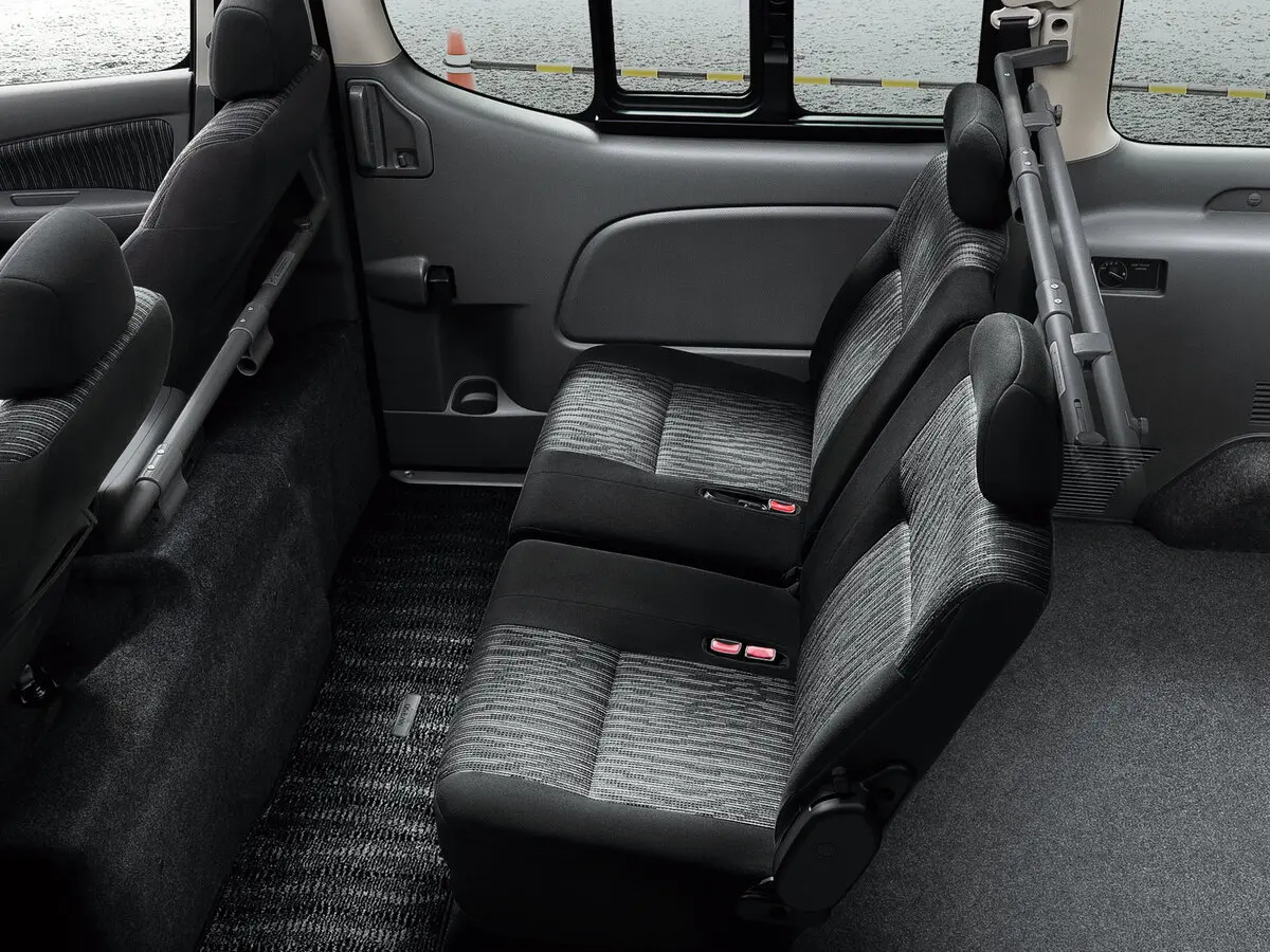 Nissan NV350 Caravan I Рестайлинг Минивэн — 照片 9