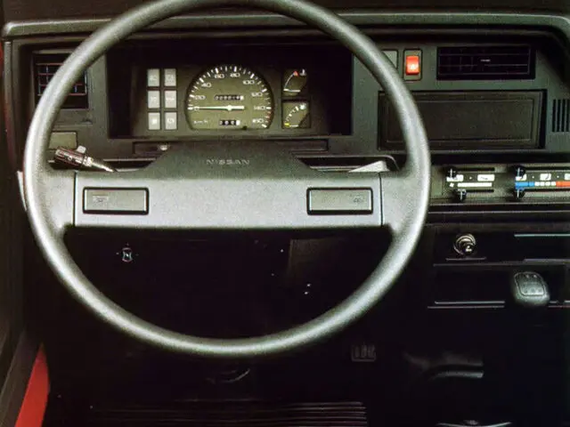 Nissan Urvan III (E24) Фургон — сүрөт 3