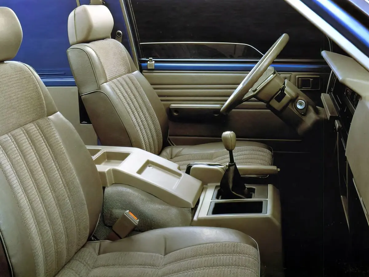 Nissan Vanette II Фургон — 照片 2